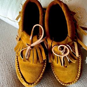 Worn once size 5 women’s moccasins brand: LAMO